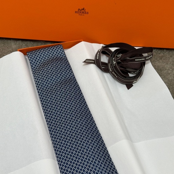 Hermes Men’s Necktie - Picture 2 of 5